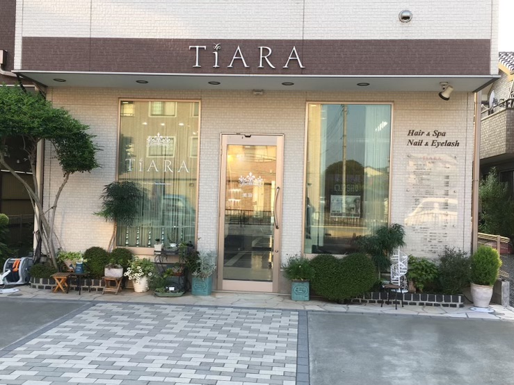 美容室 Tiaraの外観